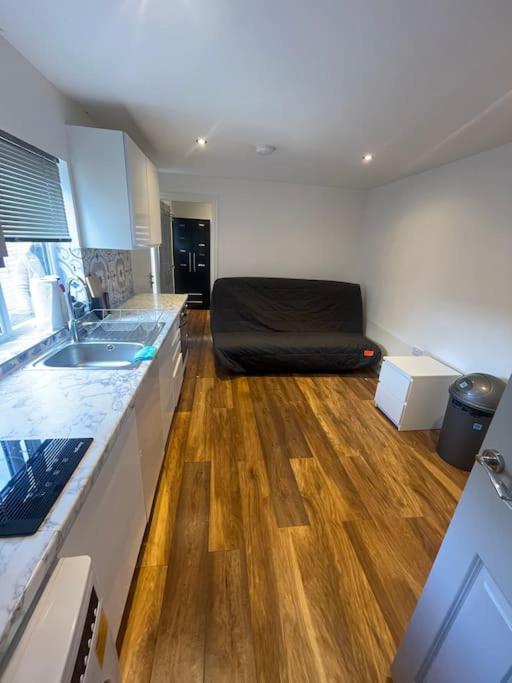 One Bedroom Annex With Private Entrance Morden  Kültér fotó