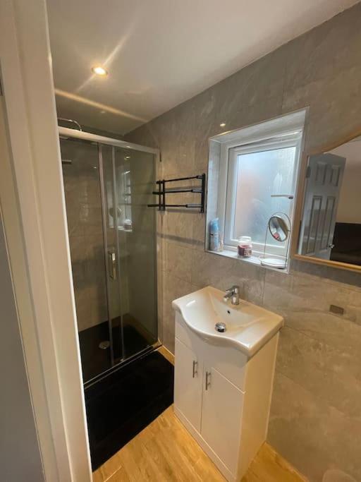 One Bedroom Annex With Private Entrance Morden  Kültér fotó