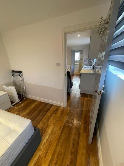 One Bedroom Annex With Private Entrance Morden  Kültér fotó